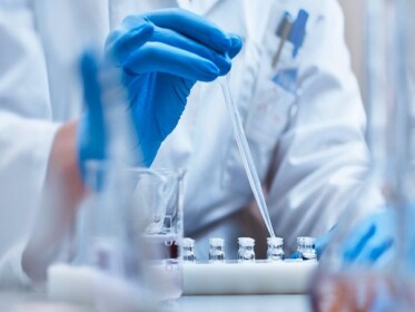 Нові дані щодо доцільності введення підтримувальної дози вакцини Moderna проти COVID-19 через 8 місяців після основної вакцинації